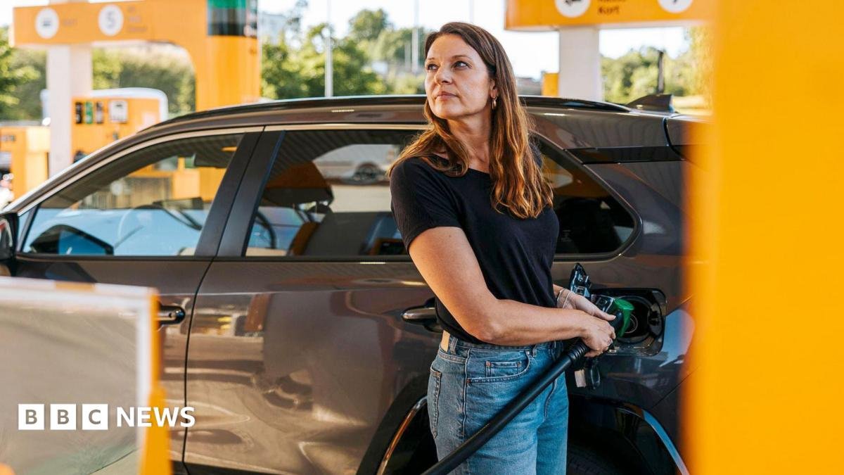 UK petrol prices hit highest level since Iran war began